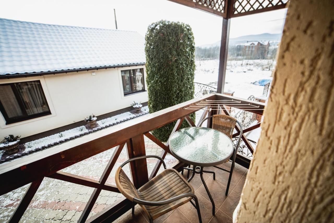Hotel Августин à Solochyn Extérieur photo