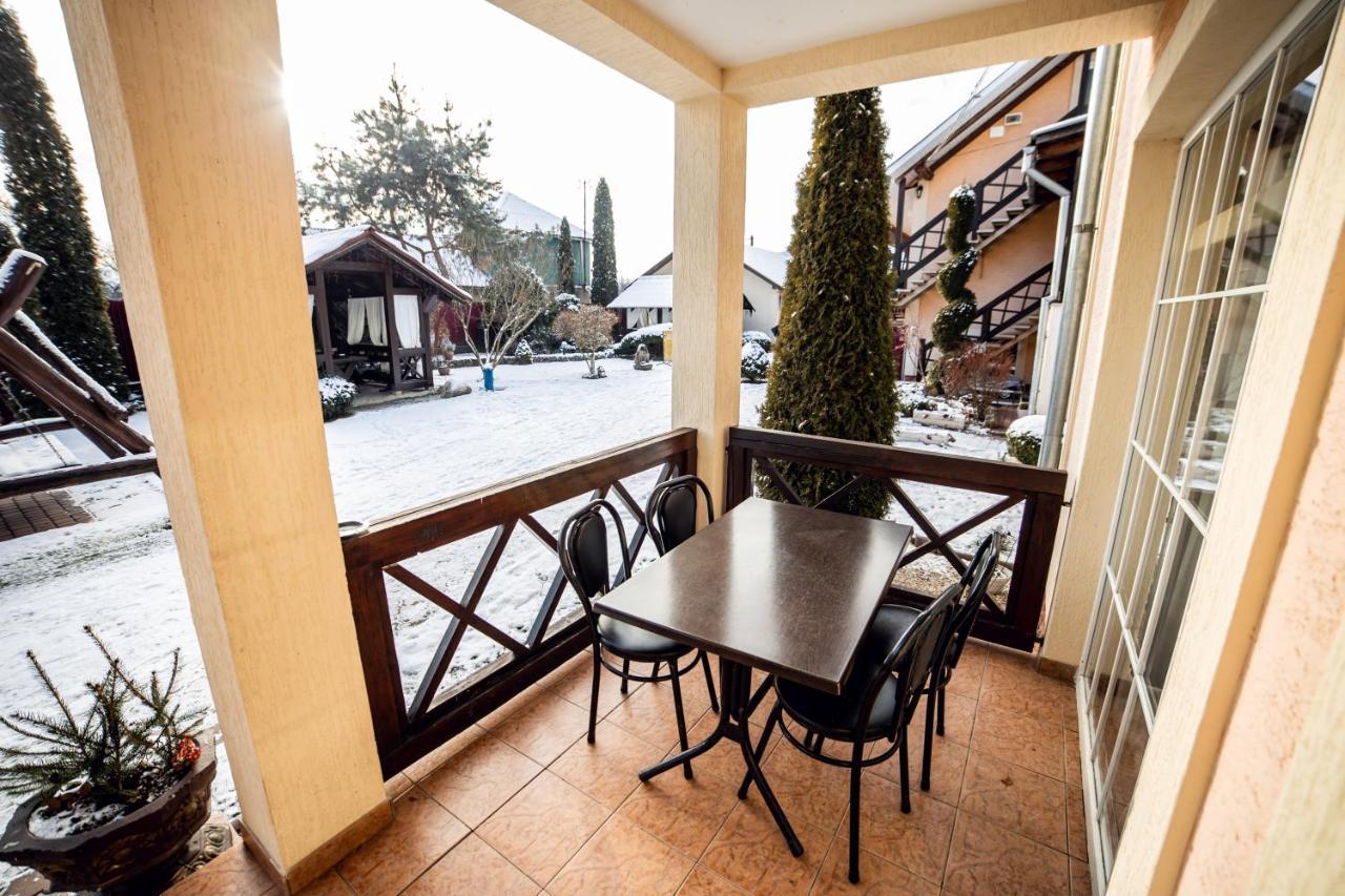 Hotel Августин à Solochyn Extérieur photo